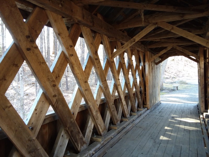 Scaled image 44_Gilford_bridge_inside.jpg 